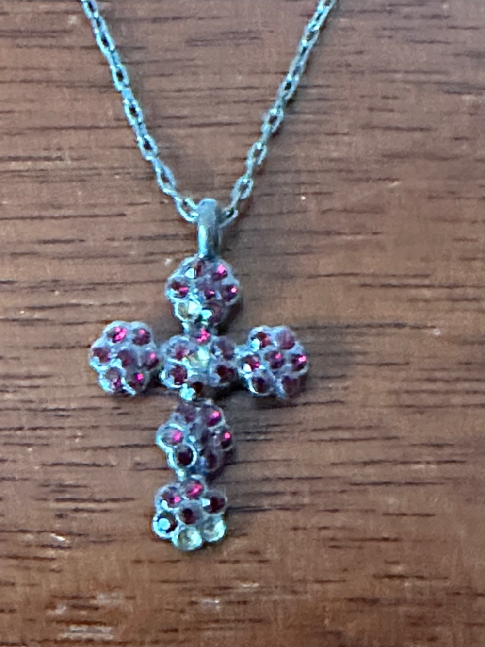 Fashion Jewelry Silver Cross Necklace with Purple/Red Stones
